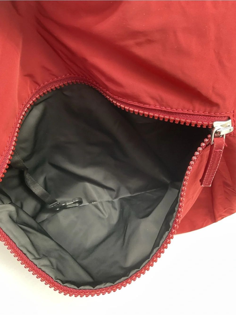 Athleta Deep Red Padded Nylon Gym/Shoulder Bag- Read - Picture 8 of 16